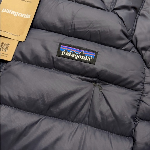 Patagonia Women's Down Sweater jacket in a navy blue color XL New with tags - Picture 3 of 12